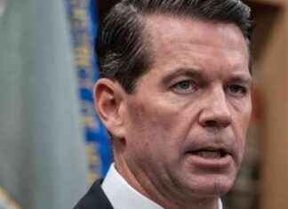 FBI New York Head Forced Out for Criticizing Trump Actions fb-new-york-head-forced-out-for-criticizing-trump-actions