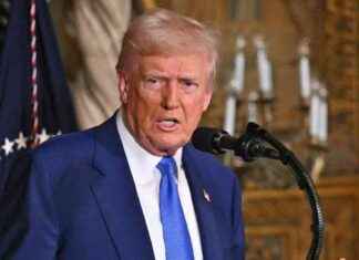 Federal Employees Criticize Trump’s Frequent Mar-a-Lago Trips federal-employees-criticize-trumps-frequent-mar-a-lago-trips