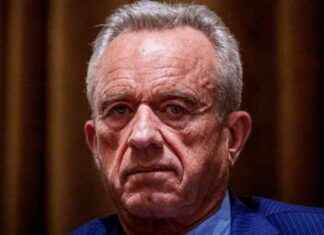 HHS Offers $25,000 Voluntary Buyout to Employees hhs-offers-25000-voluntary-buyout-to-employees