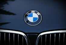 How does the BMW accelerator attach to the adapter plate How does the BMW accelerator attach to the adapter plate
