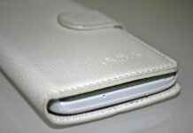 How Many Phones Can I Carry From the USA to India? Customs Rules How Many Phones Can I Carry From the USA to India? Customs Rules