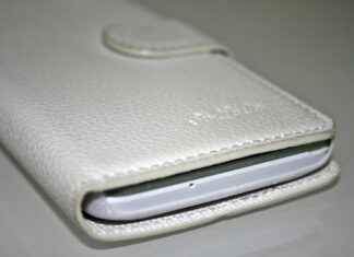 How Many Phones Can I Carry From the USA to India? Customs Rules How Many Phones Can I Carry From the USA to India? Customs Rules