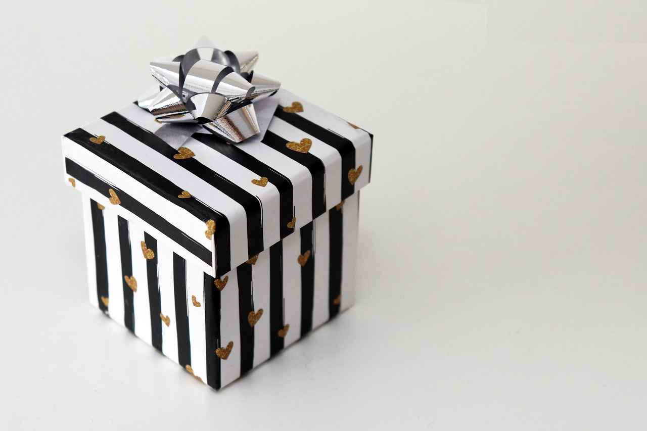 How Much Should You Give for a Bar Mitzvah Gift? 3 Common Gift Amount Ranges
