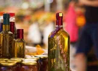 How to Remove Oil Stains from Asphalt Driveway How to Remove Oil Stains from Asphalt Driveway