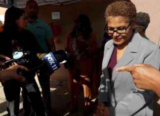 Mayor Karen Bass Deletes Text Messages Amid Controversy mayor-karen-bass-deletes-text-messages-amid-controversy
