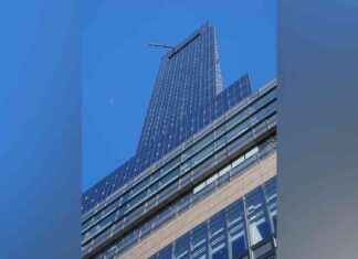 NYC Window Washers Rescued by FDNY in High-Rise Ordeal nyc-window-washers-rescued-by-fdny-in-high-rise-ordeal