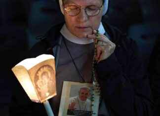 Pope Francis Updates on World and Church Matters in Hospital pope-francis-updates-on-world-and-church-matters-in-hospital