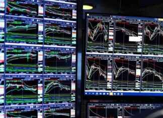 Stock Market Drops 900 Points on Recession Concerns stock-market-drops-900-points-on-recession-concerns