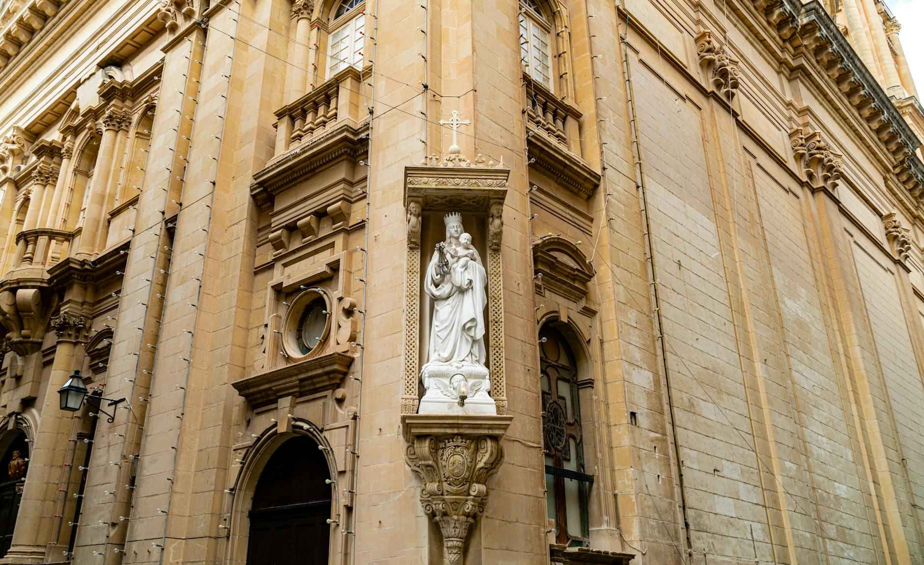 Ancient Artz Techniques That Still Amaze Today 1 1. The Mysterious Origins of Ancient Art