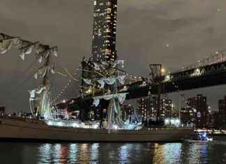 Mexican Naval Training Ship Collides with Brooklyn Bridge: 19 Injured mexican-naval-training-ship-collides-with-brooklyn-bridge-19-njured