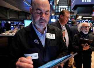 Stock Market Plunge: Dow Drops 800 Points Amid Bond Sell-Off stock-market-plunge-dow-drops-800-points-amid-bond-sell-off