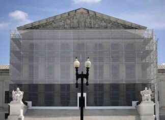 Supreme Court Upholds Temporary Block on Trump’s Alien Enemies Act Deportations supreme-court-upholds-temporary-block-on-trumps-alien-enemies-act-deportations